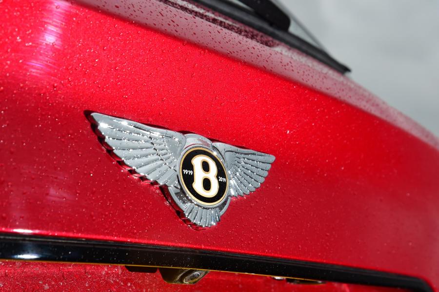 Логотип Bentley Bentayga V8 2018 года  (UK) (фото 22 из 28)